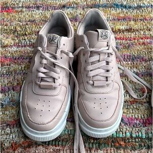 Gently loved platform Nike Airforce